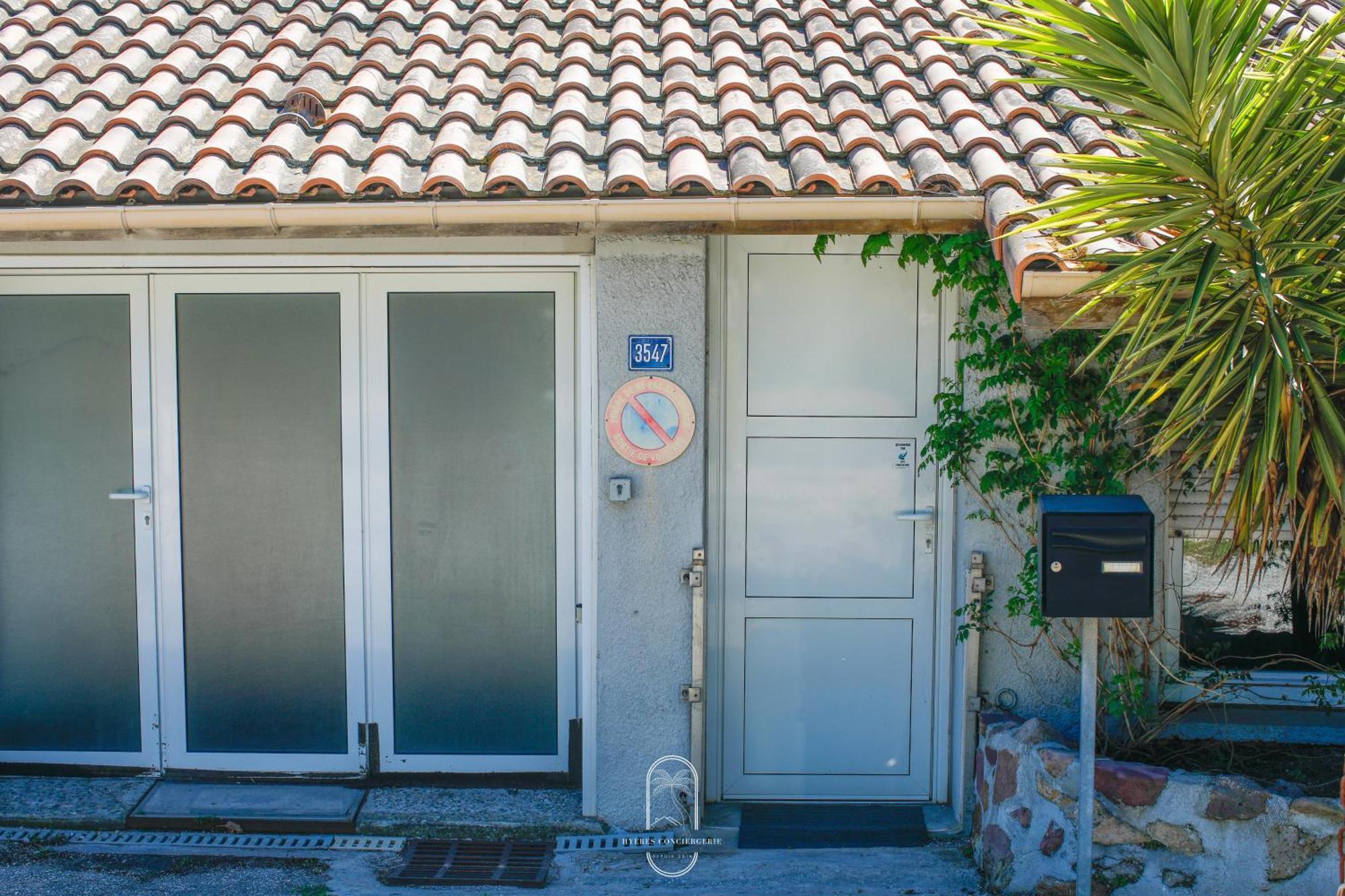 Maison Sur L'Eau-Hyeres-Almanarre-Parkings Clim Wifi By Hc Экстерьер фото