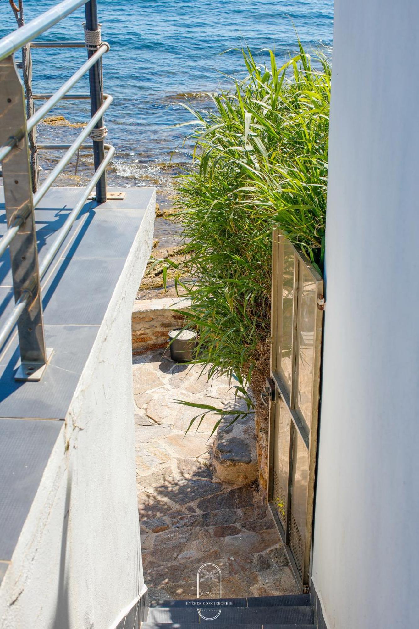 Maison Sur L'Eau-Hyeres-Almanarre-Parkings Clim Wifi By Hc Экстерьер фото