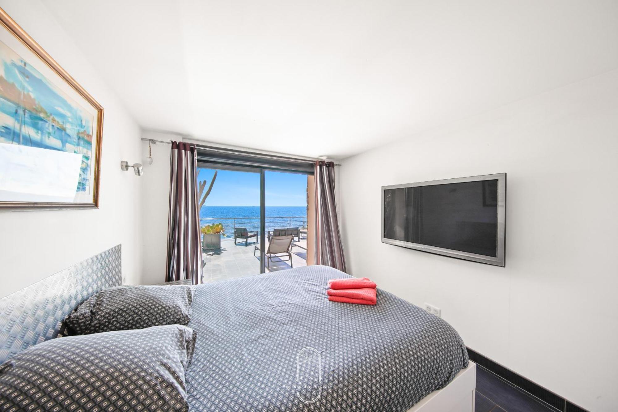 Maison Sur L'Eau-Hyeres-Almanarre-Parkings Clim Wifi By Hc Экстерьер фото